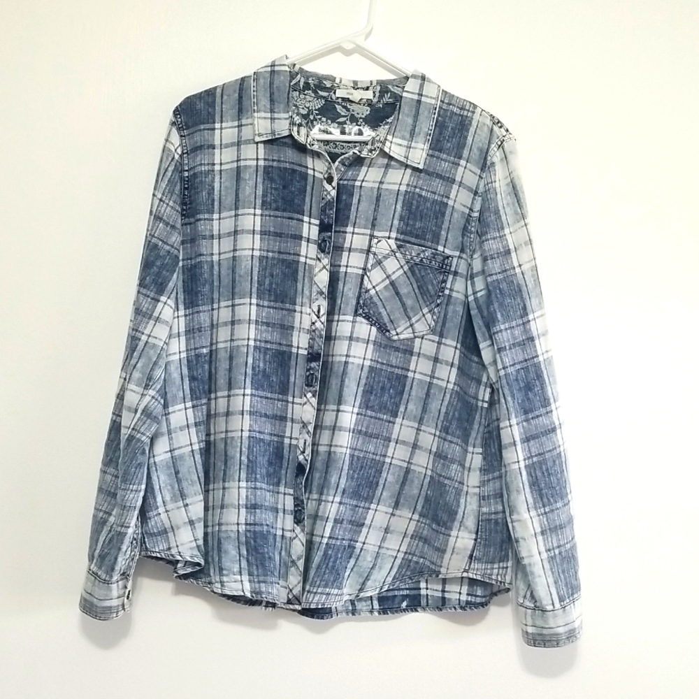 Size L MAURICES button down shirt​​​​​​